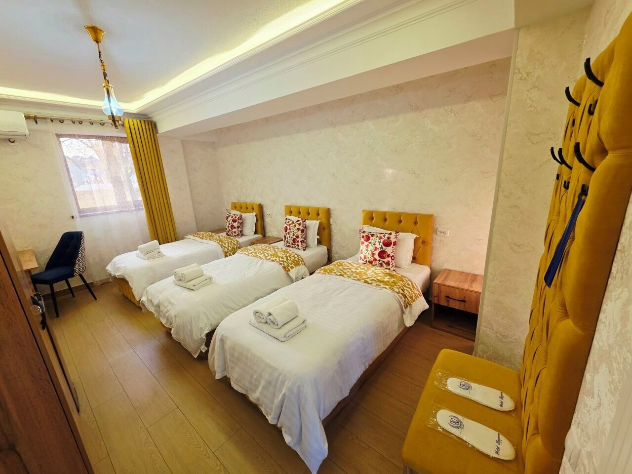 Luxury Triple Room | Desk, laptop workspace, WiFi (free)