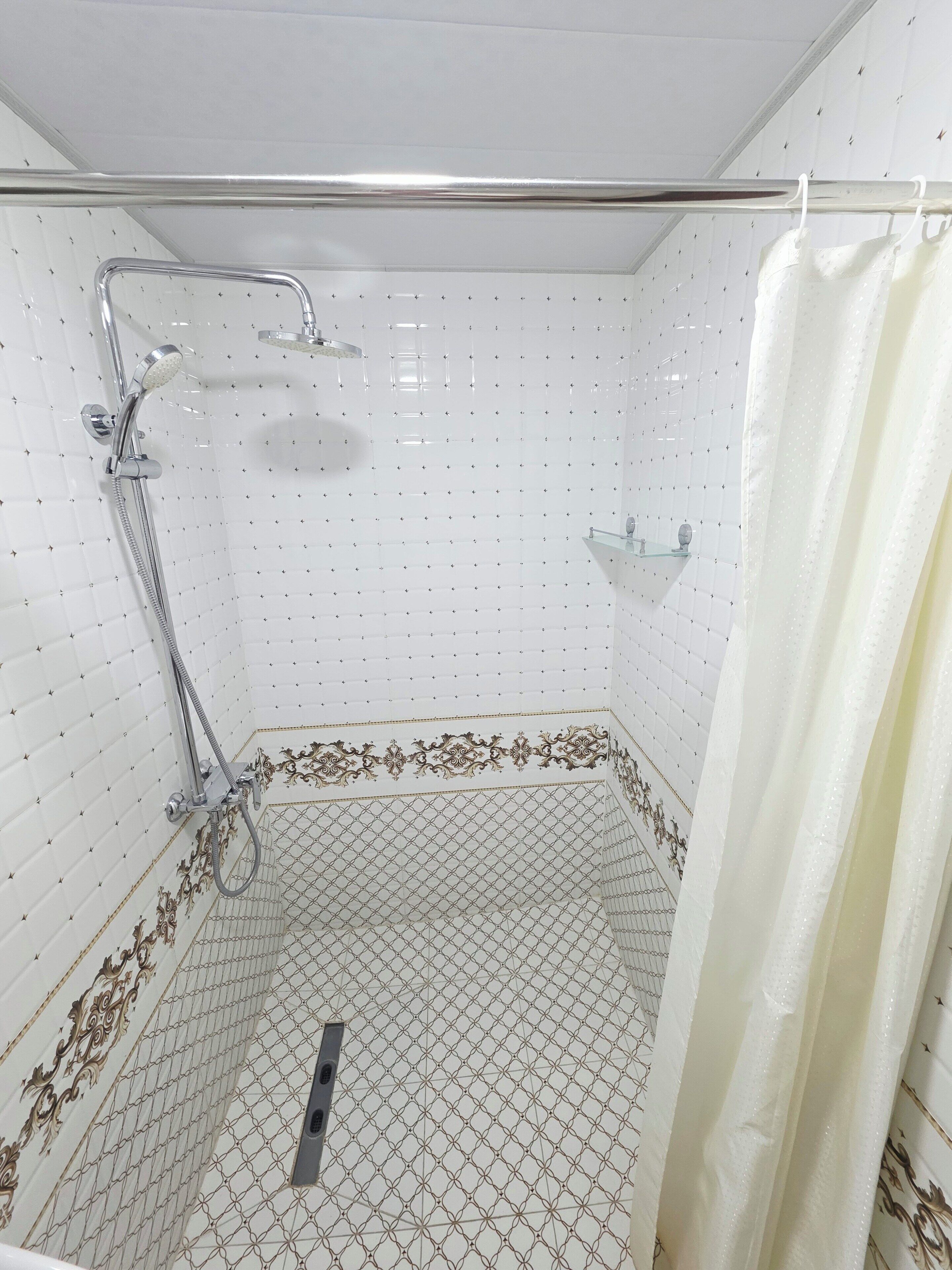 Classic Triple Room, Non Smoking | Bathroom | Shower, hair dryer, towels, soap