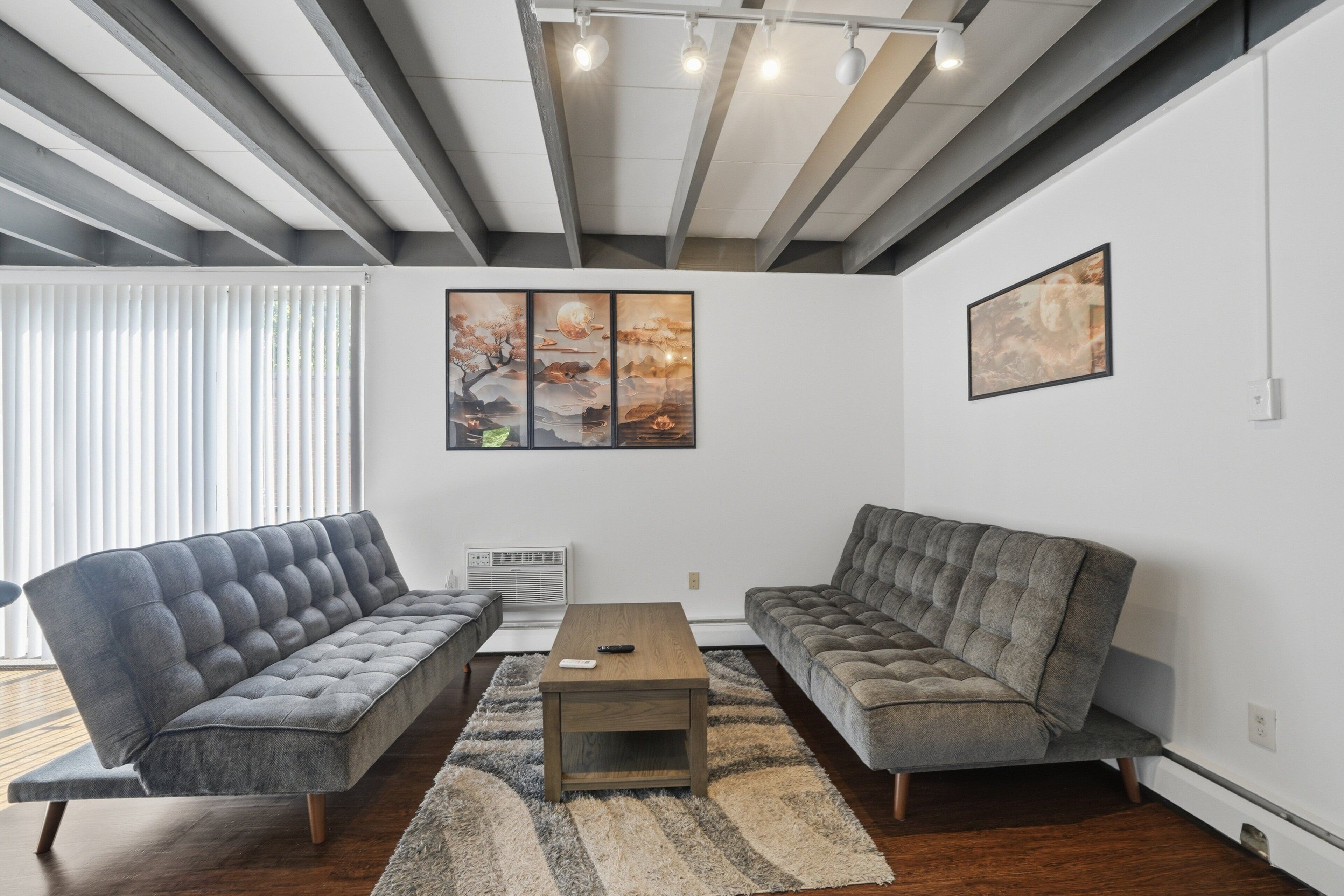 New! Quiet Flat Near Philly - Full Chef's Kitchen - Aston, PA