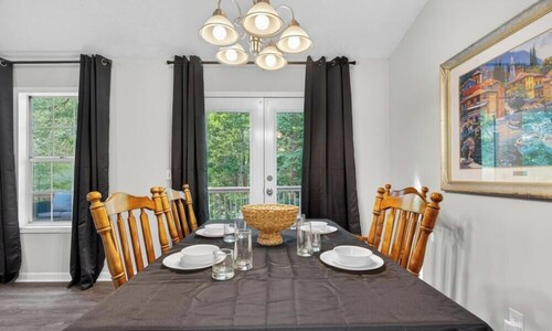 Colemans Landing - Inviting 3/2 Woodstock Ranch