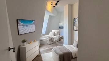 2 bedrooms, iron/ironing board, travel cot, free WiFi