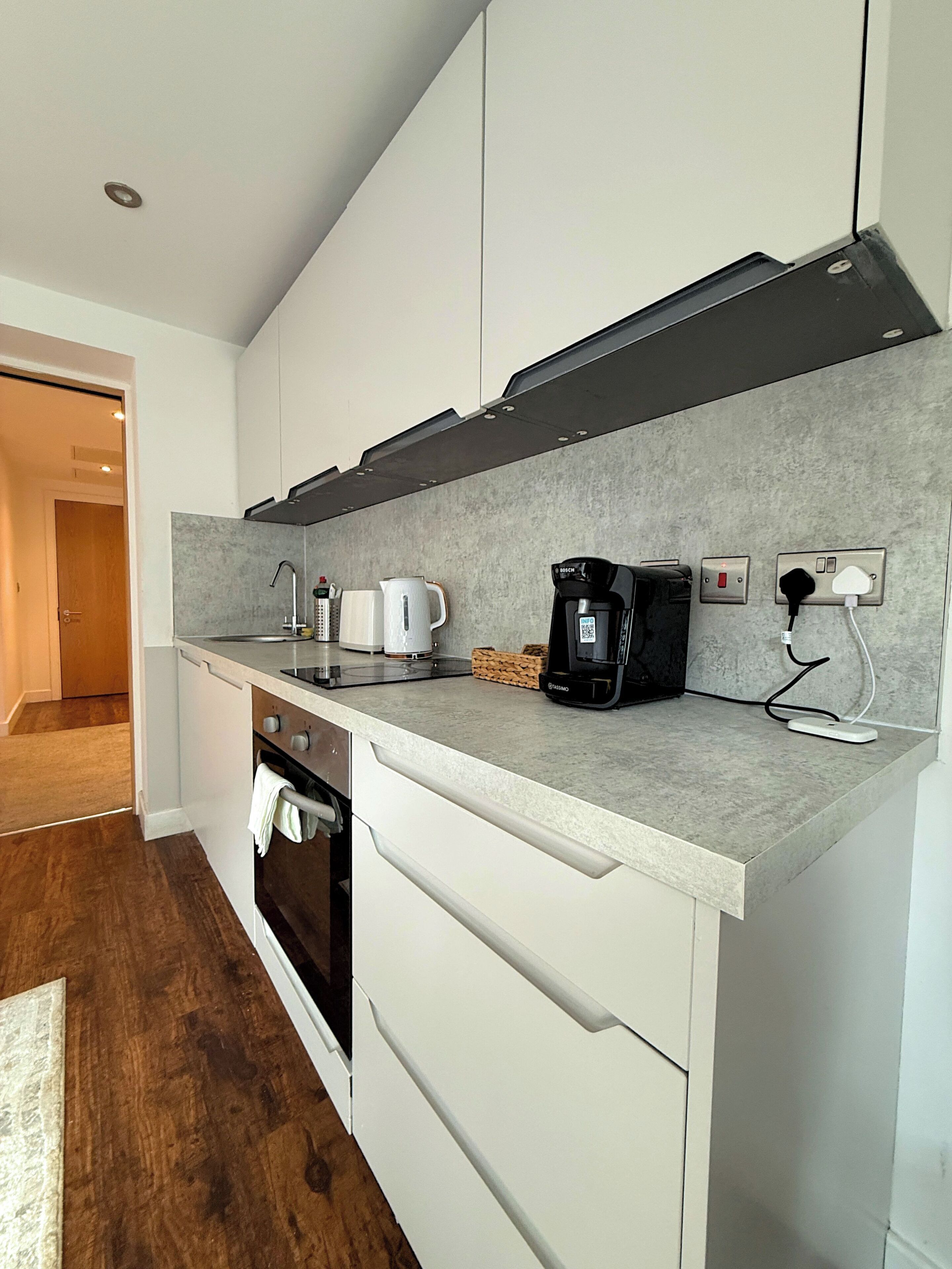 Coffee/tea maker, oven, stovetop, electric kettle