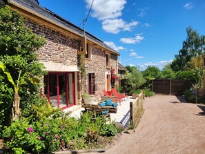 Terrace/patio - A charming vacation rental on the outskirts of Brocéliande. (Iffendic)