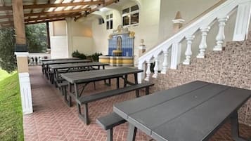 Tempat makan outdoor