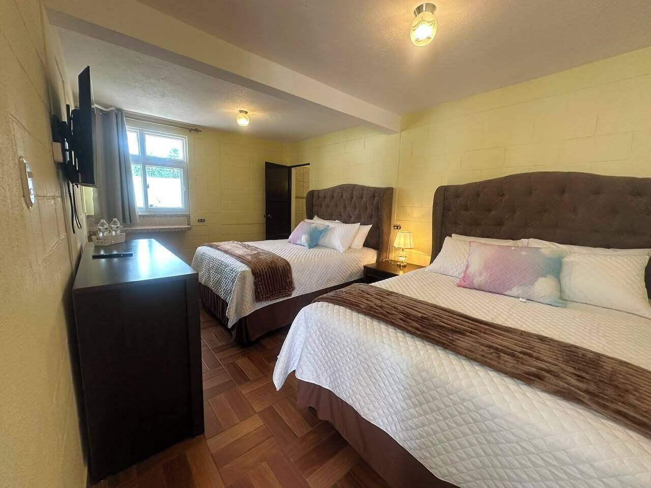 Family Apartment | Desk, WiFi (free), bed sheets