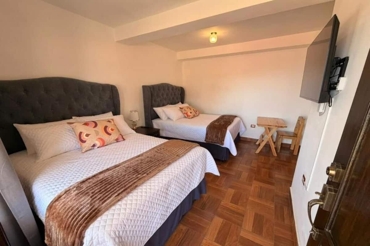 Habitación doble Deluxe, vista al jardín | Escritorio y wifi gratis