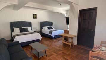 Family Double Room | Bathroom | Soap, shampoo, toilet paper