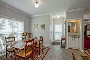 Dining - Upscale 3BR/2BA Oasis in Bocage Near LSU & Hospitals Baton Rouge (Baton Rouge)