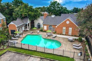Pool - Upscale 3BR/2BA Oasis in Bocage Near LSU & Hospitals Baton Rouge (Baton Rouge)