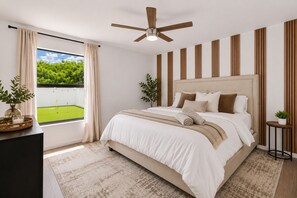 WiFi, bed sheets - Family Fun Retreat: Pool, Tiki Bar, Game room,  & 6-Hole Mini Golf (Port Charlotte)