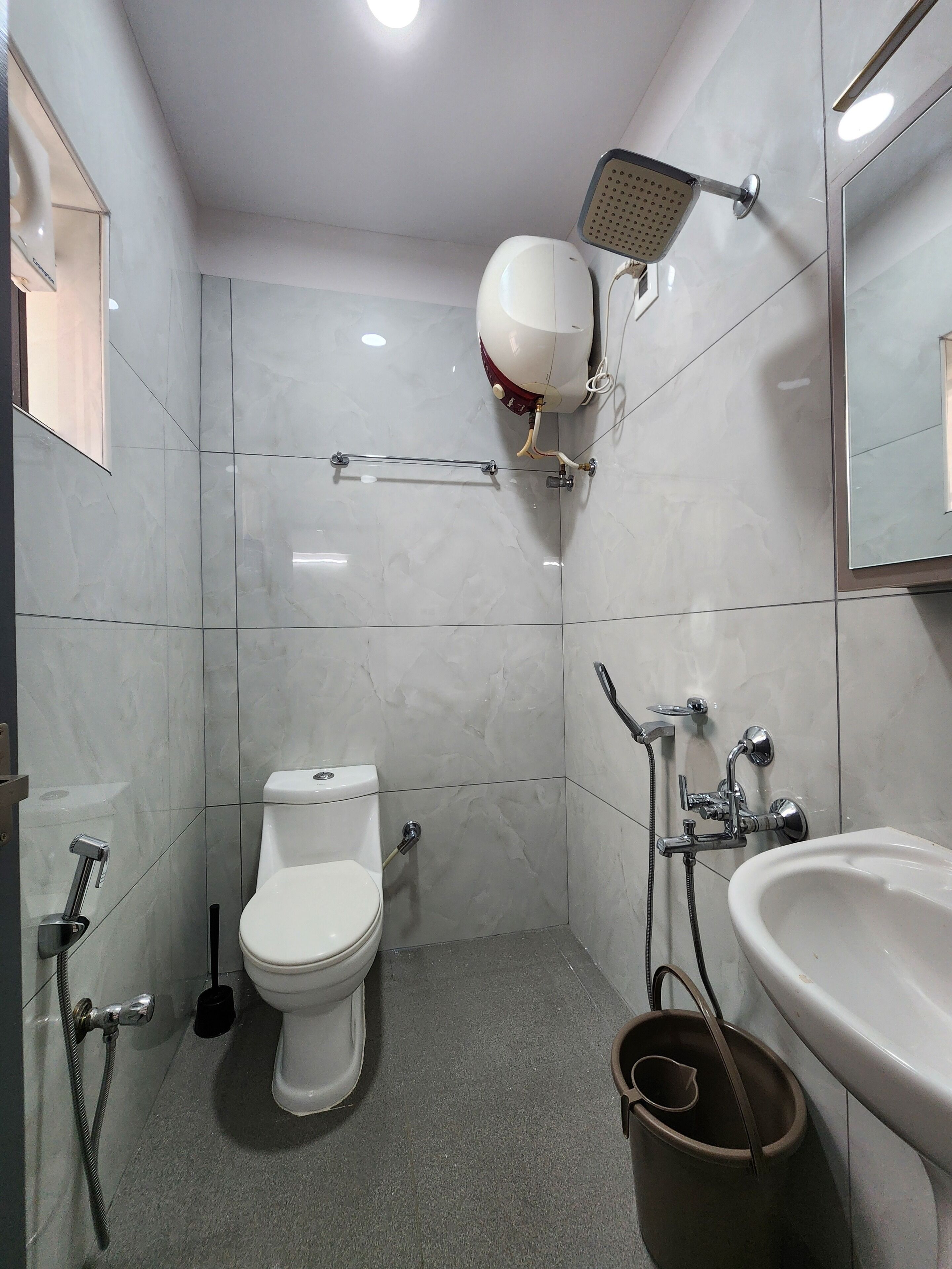 Shower, bidet, towels, soap