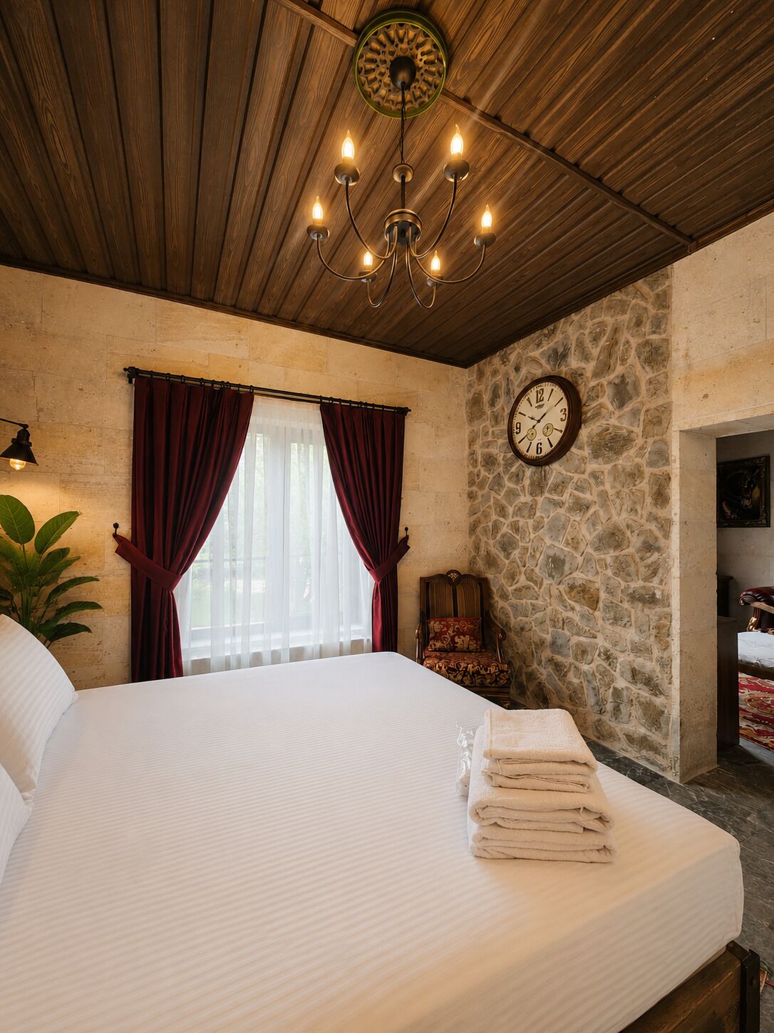 Deluxe Suite, Hill View | Desk, laptop workspace, WiFi (free)