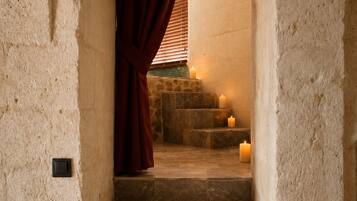 Deluxe Double Room, Private Pool, Courtyard View | Interior