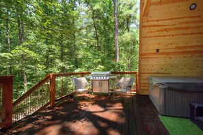 Outdoor dining - A-Frame on the River | Hot Tub | Pet Friendly (Smithville)