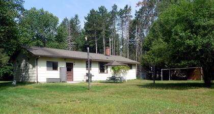 Charming 2-bedroom house with Two Acres of Solitude in Eagle River