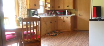 Charming 2-bedroom house with Two Acres of Solitude in Eagle River