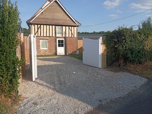 Exterior - Vrbo Property (Beaumont-le-Roger)
