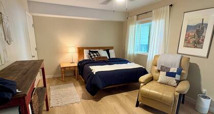 Peaceful 1-bedroom condo with AC in beautiful forested community in Portland