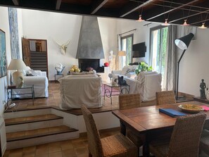 Dining - House with swimming pool in Villeneuve-lès-Avignon (Villeneuve-lès-Avignon)