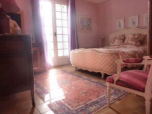 Room - House with swimming pool in Villeneuve-lès-Avignon (Villeneuve-lès-Avignon)