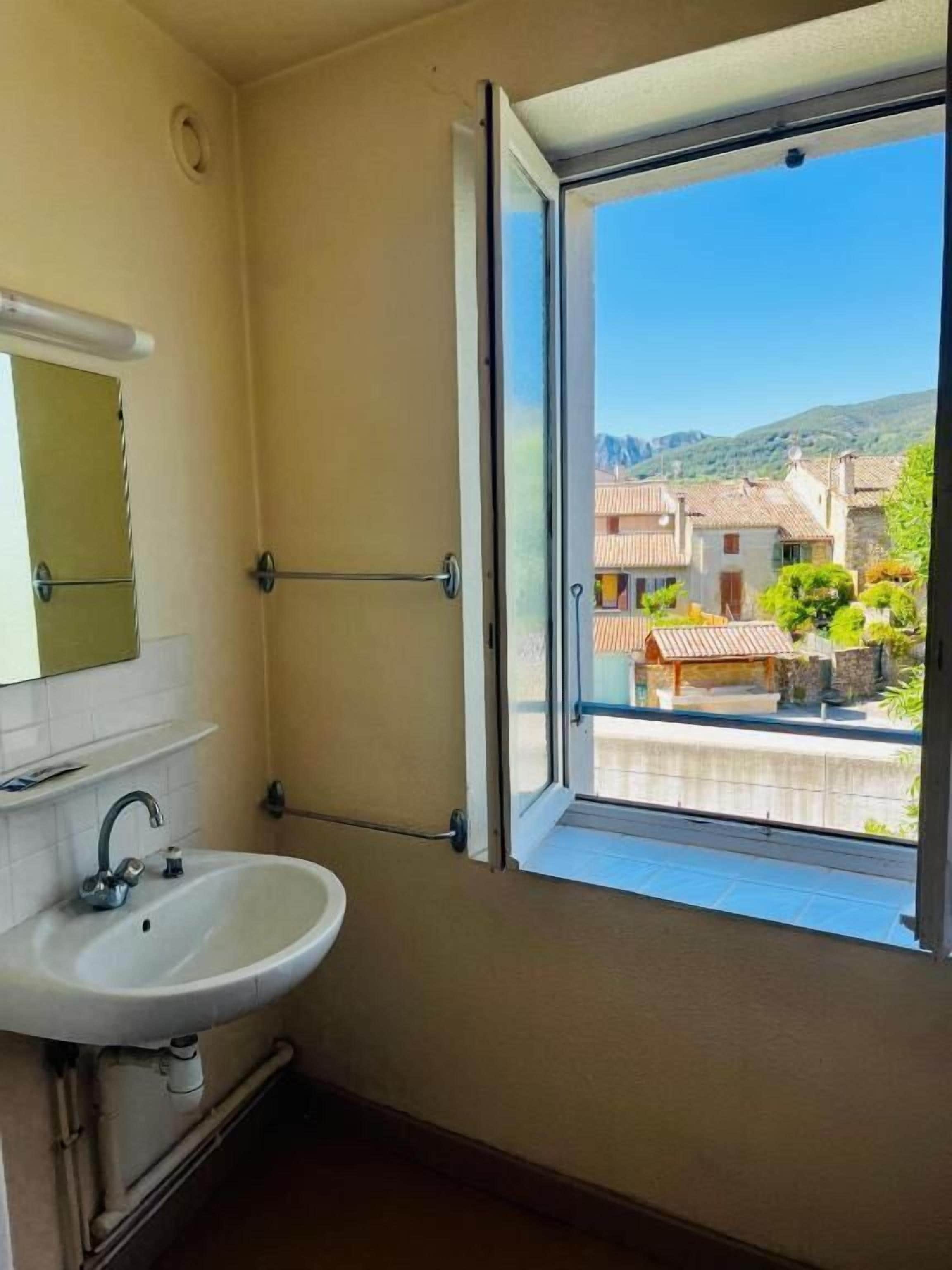 Chambre Familiale, vue montagne | Salle de bain