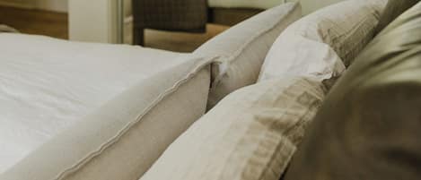 Iron/ironing board, internet, bed sheets