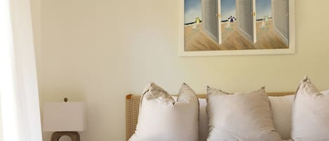 Iron/ironing board, Internet, bed sheets