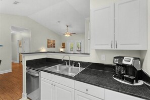 Private kitchen - Stunning 3BR, 2BA luxury retreat with pool view, just 7 miles from the beach! (Foley)