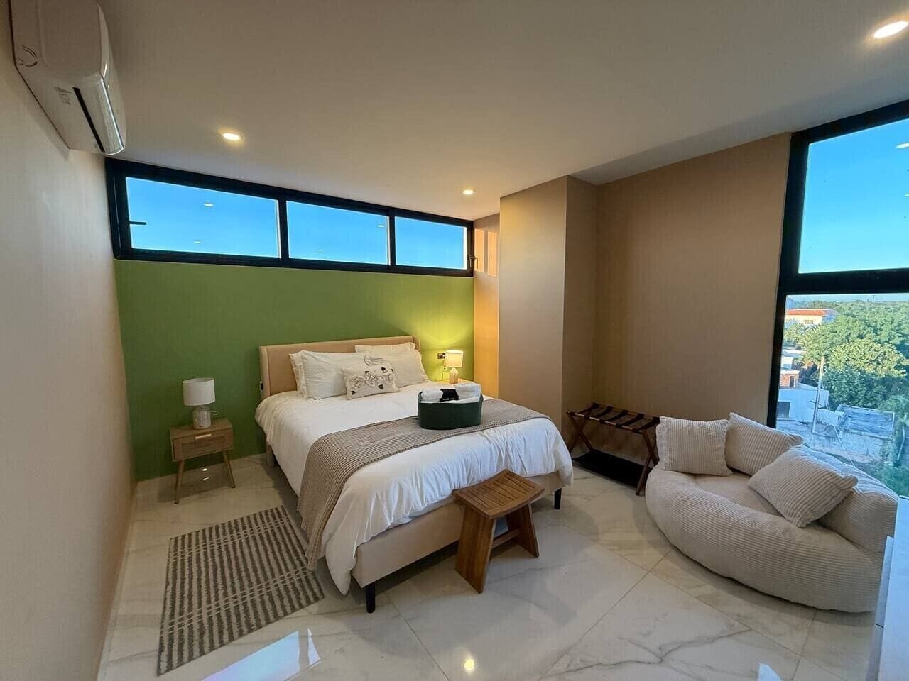 2 bedrooms, desk, iron/ironing board, WiFi
