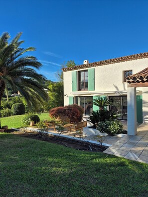 Exterior - Les Palmiers de Beauvallon House, rated 5 stars, sleeps 6, with a pool (Grimaud)