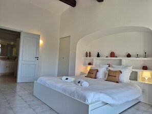 Iron/ironing board, Internet, bed sheets - Les Palmiers de Beauvallon House, rated 5 stars, sleeps 6, with a pool (Grimaud)