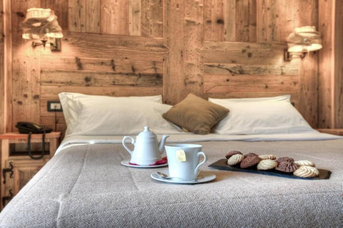 Comfort Double or Twin Room, Balcony, Mountain View | Peti besi dalam bilik, kalis bunyi, Wi-fi percuma 