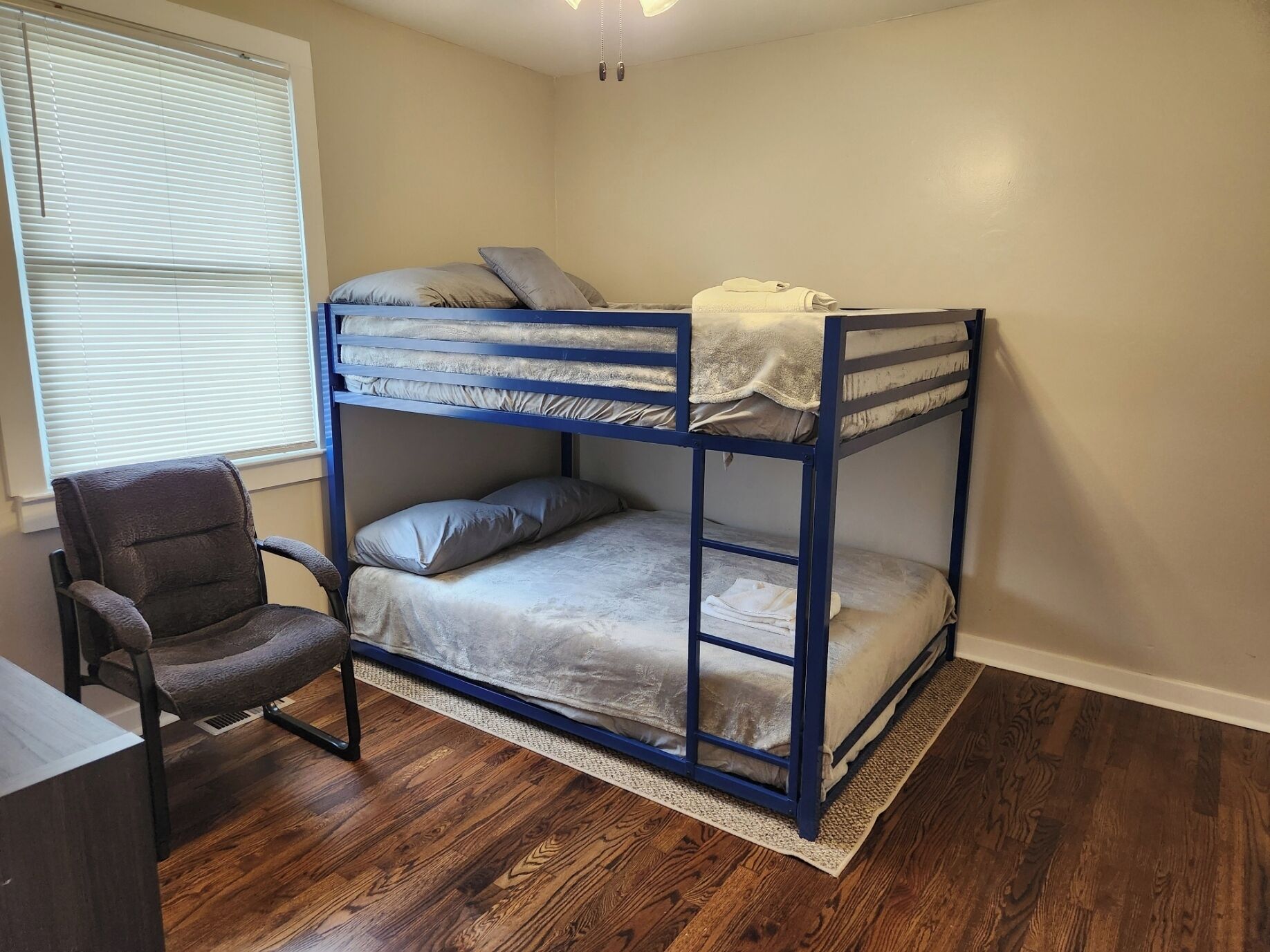 2 bedrooms, iron/ironing board, WiFi (free), bed sheets
