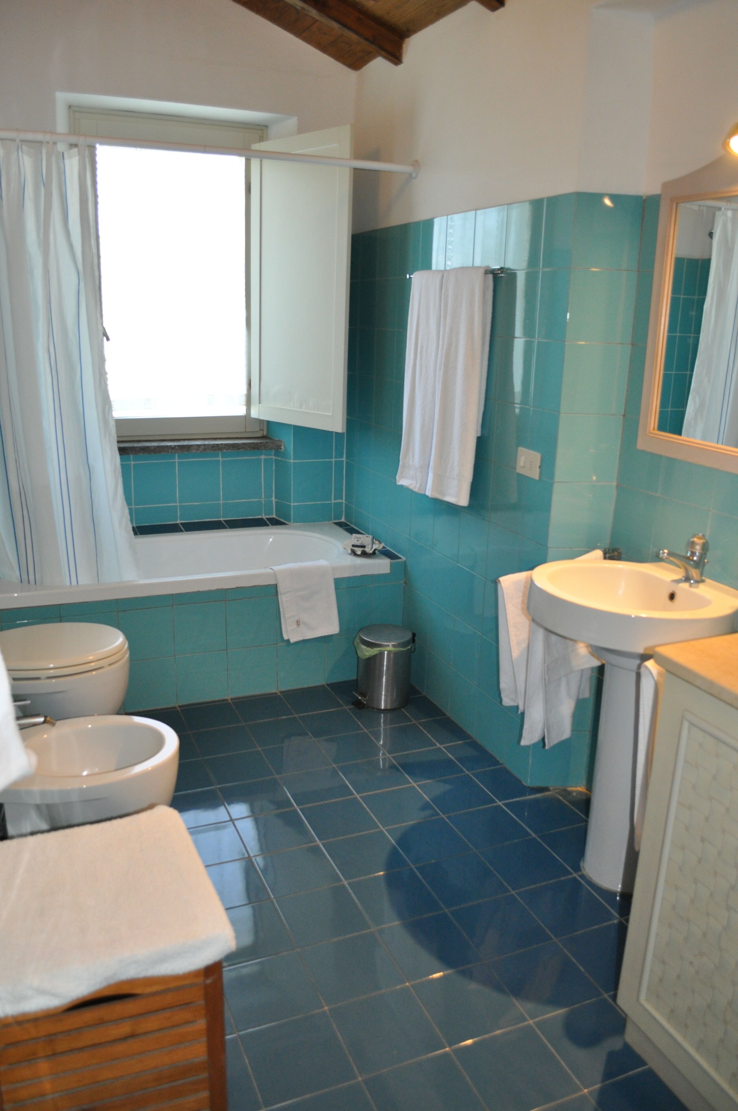 Villa, 2 Bedrooms, Beachfront | Bathroom | Hair dryer, towels, soap, shampoo