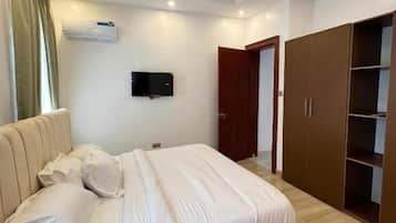 Apartment, Balcony, City View | In-room safe, soundproofing, WiFi (free)