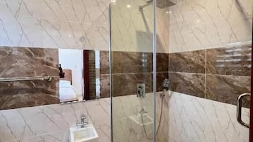Apartment, Balcony, City View | Bathroom