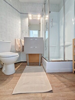 Bathroom - Jardins du Port D3073 – Studio clim, terrasse, parking, Wi-Fi, piscine (Le Grau-du-Roi)