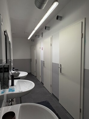 Soap, shampoo, toilet paper - Europension - Ettlingen (Ettlingen)