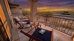 Property grounds - Resort-Style 1BR, 4 Pools & Fitness, Free Parking (Scottsdale)