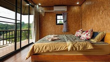 Quarto luxo, sacada, vista para a montanha | Escrivaninha, Wi-Fi de cortesia