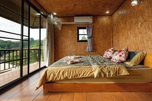 Quarto luxo, sacada, vista para a montanha | Escrivaninha, Wi-Fi de cortesia