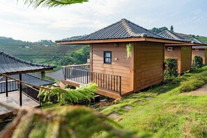 Habitació superior, balcó, vistes a la muntanya | Àrea exterior de l'allotjament