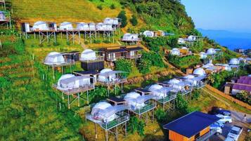 Quarto casal júnior, sacada, vista para a montanha | Fachada