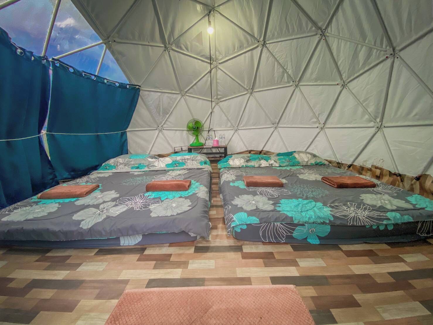 Quarto casal júnior, sacada, vista para a montanha | Escrivaninha, Wi-Fi de cortesia
