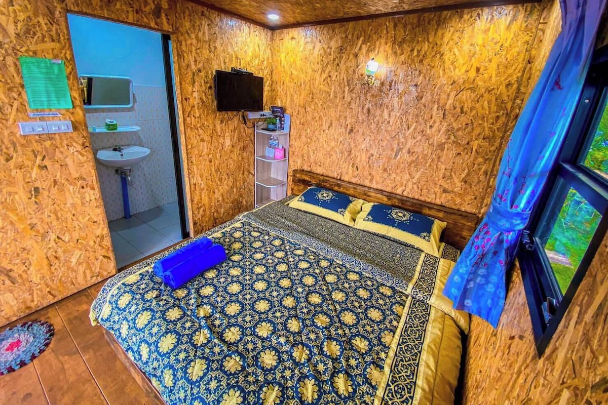 Habitación superior, balcón, vista a la montaña | Escritorio y wifi gratis