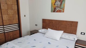 Dobbelt- eller tomannsrom – deluxe, balkong, bassengutsikt | Wi-fi (mot et tillegg)