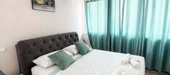 Cozy accommodations right in the heart of the city and just a stone's throw from the sea.