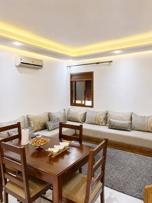 Dining - Appartement Moderne • Confort, Propreté & Sécurité (Agadir)