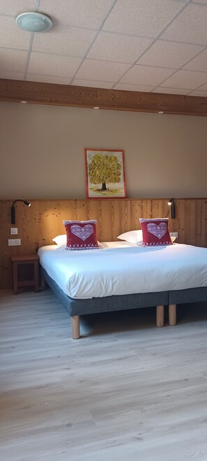 Comfort Quadruple Room, Mountain View | Desk, laptop workspace, WiFi (free)