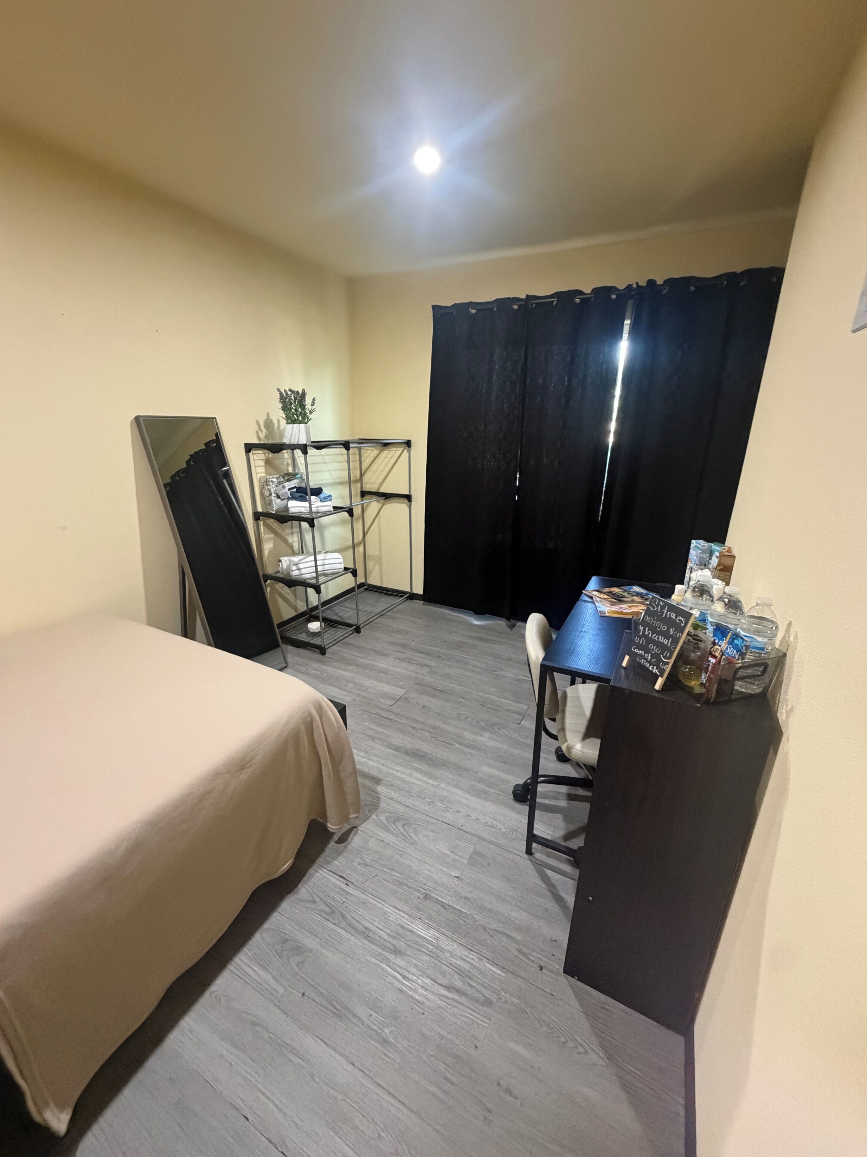 1 Schlafzimmer, Schreibtisch, Bügeleisen/Bügelbrett, kostenloses WLAN